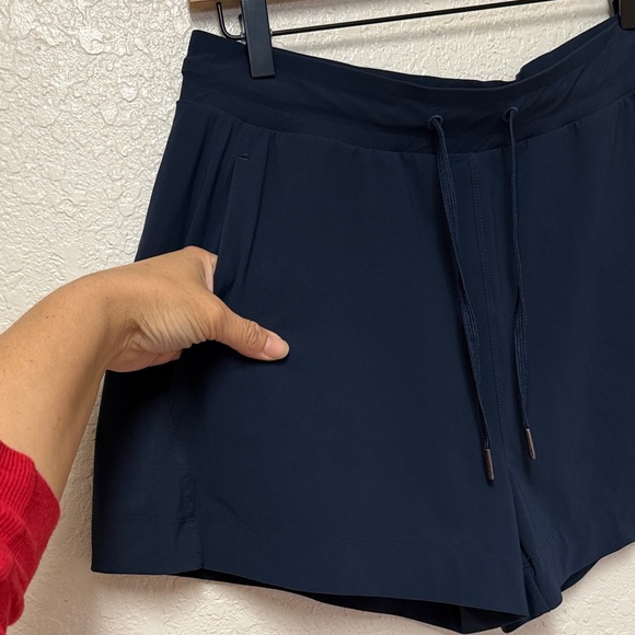 SWEATY BETTY Navy Blue Explorer 5.5” Shorts Size 8 - Picture 7 of 16